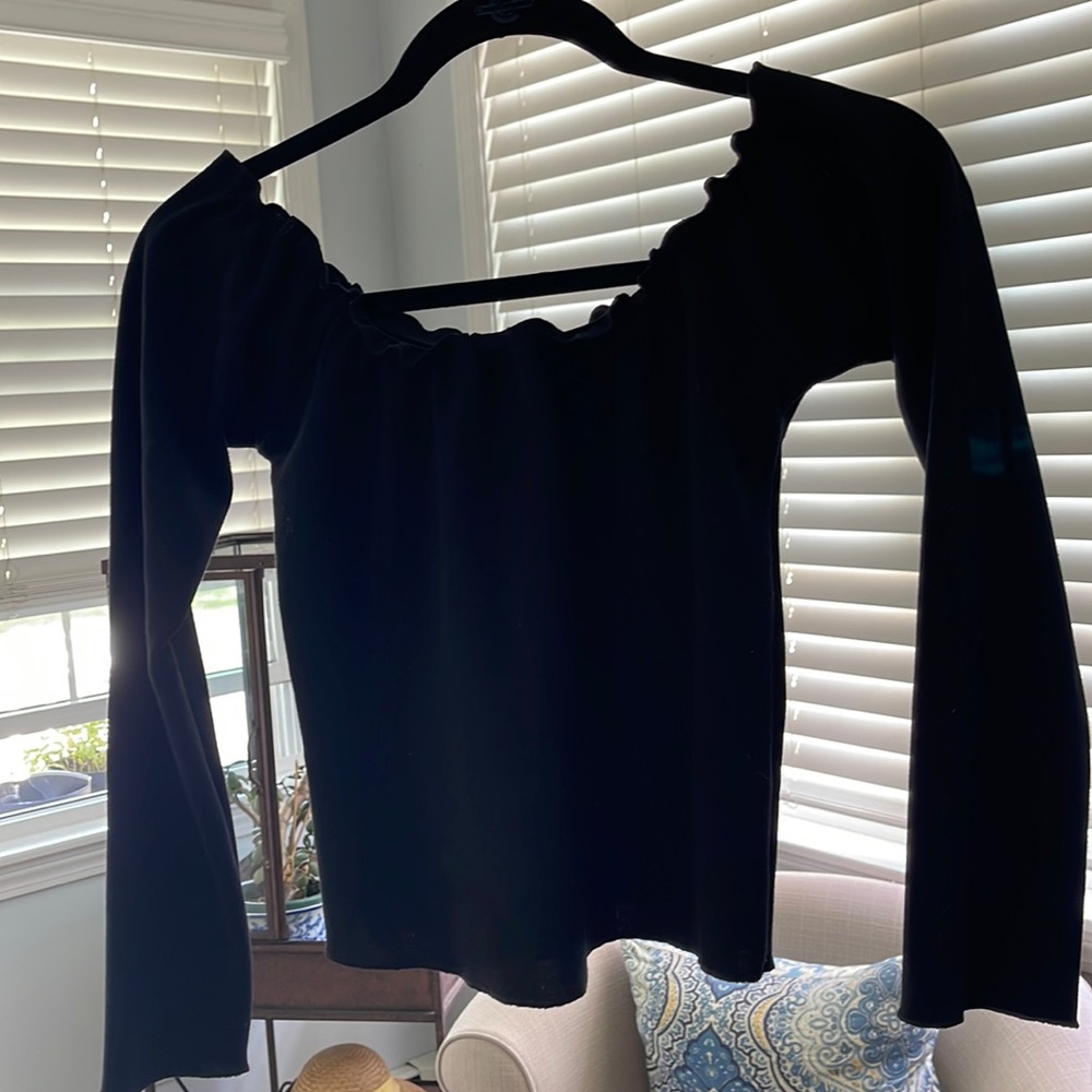OFF SHOULDER LONG SLEEVE BLACK TOP